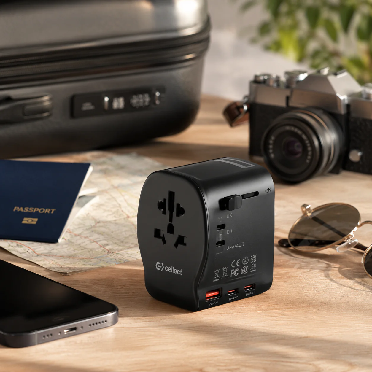 Cellect Utazó adapter 65W, 2 USB-C, 1 USB-A UK/CN/EU standard